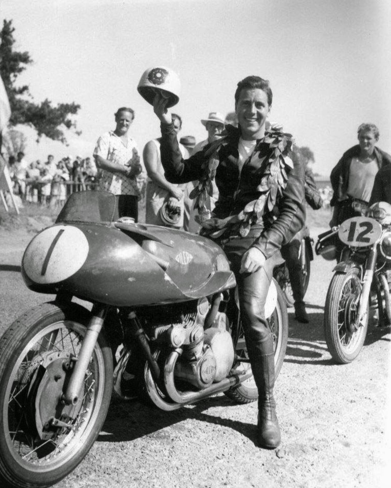 Geoff Duke riding Gilera 500/4 and Max Stephens Norton 1955